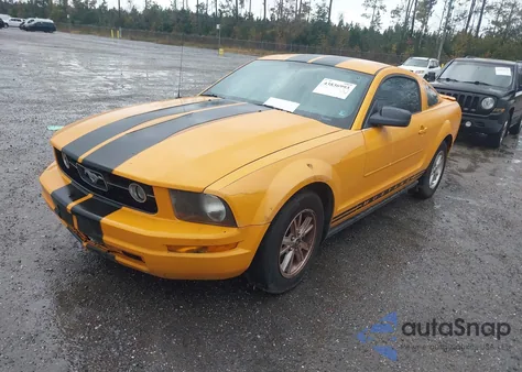 2008 Ford Mustang V6 Deluxe/V6 Premium z USA, uszkodzony, nr VIN 1ZVHT80N785185888